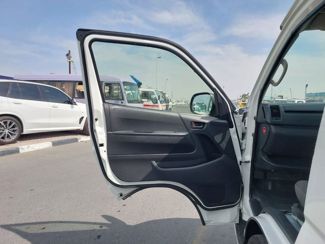 Toyota Hiace (RAMADAN OFFER) TOYOTA HIACE COMMUTER VAN RHD 2018 MODEL 2.5 L DIESEL MANUAL(PM73780)