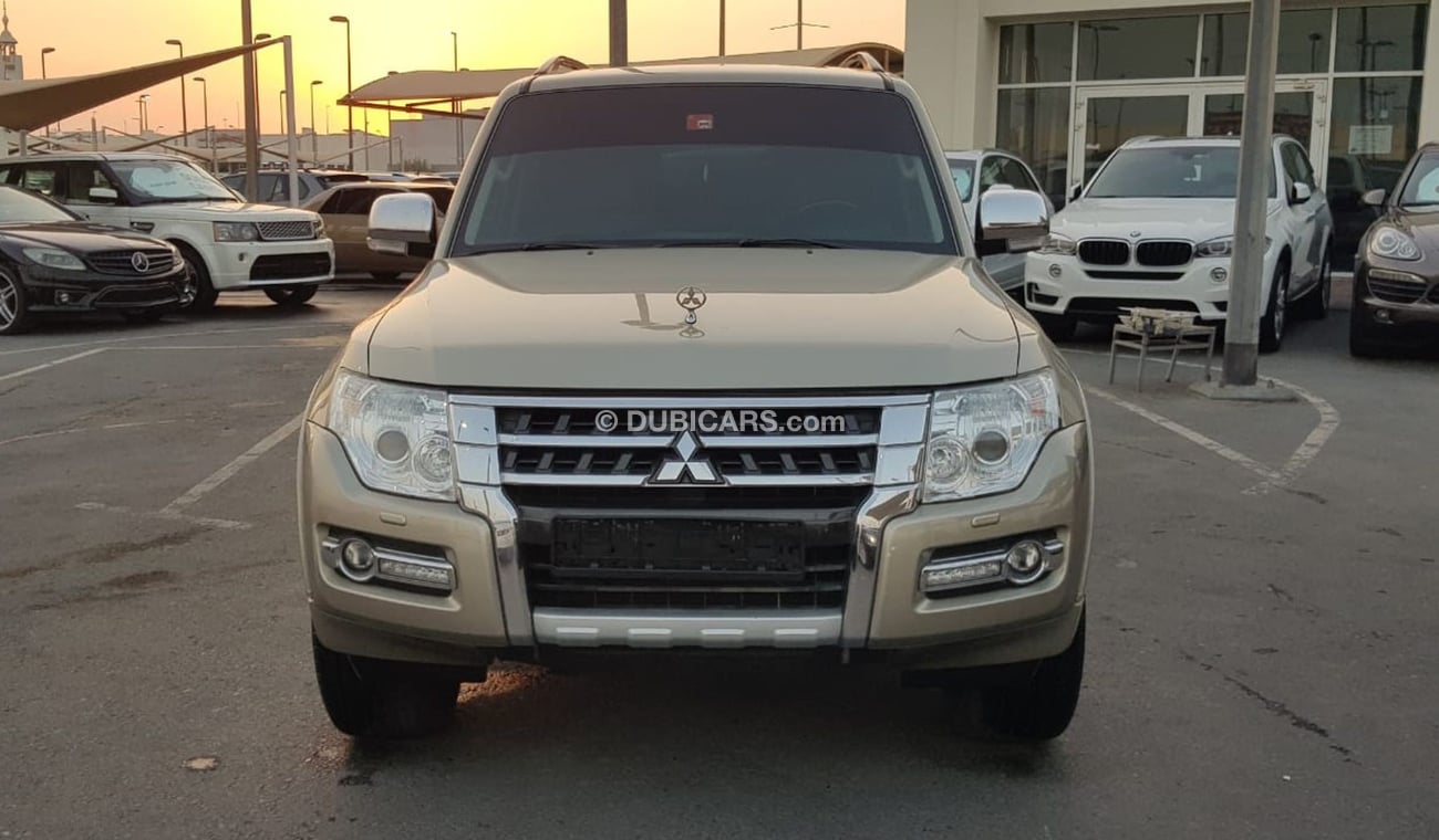 ميتسوبيشي باجيرو موديل 2017 خليجي فل مواصفات فتحه سقف وكراسي جلد ومثبت سرعه وتحكم كهربي كامل ونظام صوت ممتاز وكاميرا 