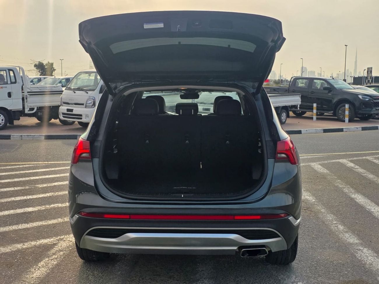 Hyundai Santa Fe Comfort 2.4L Panoramic Roof , 360 camera and Trunk automatic