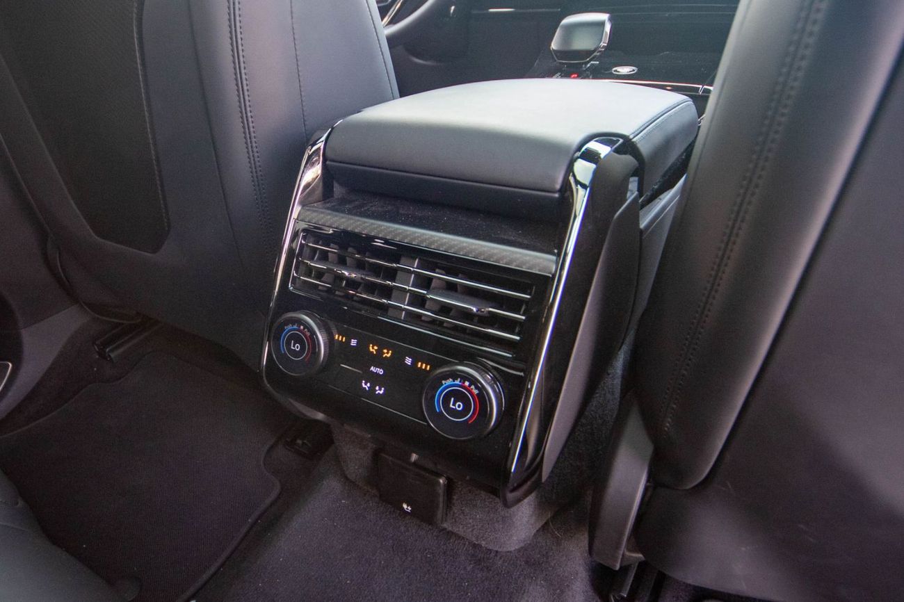 Land Rover Range Rover LWB SV P615 4.4L