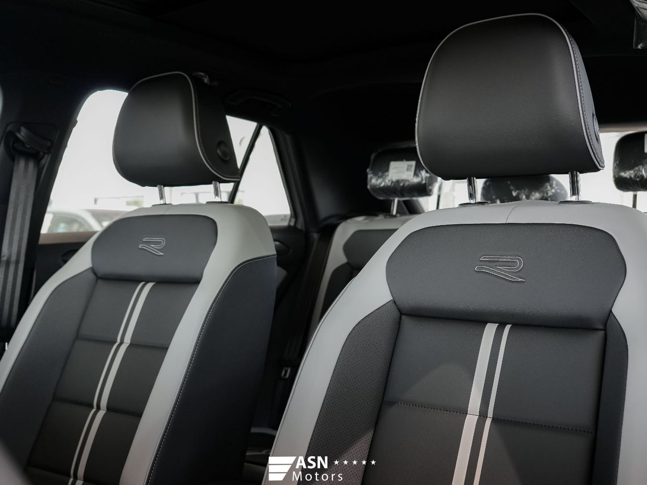 فولكس واجن T ROC 300 TSI Black Package 1.5T 2025 (Export Price)