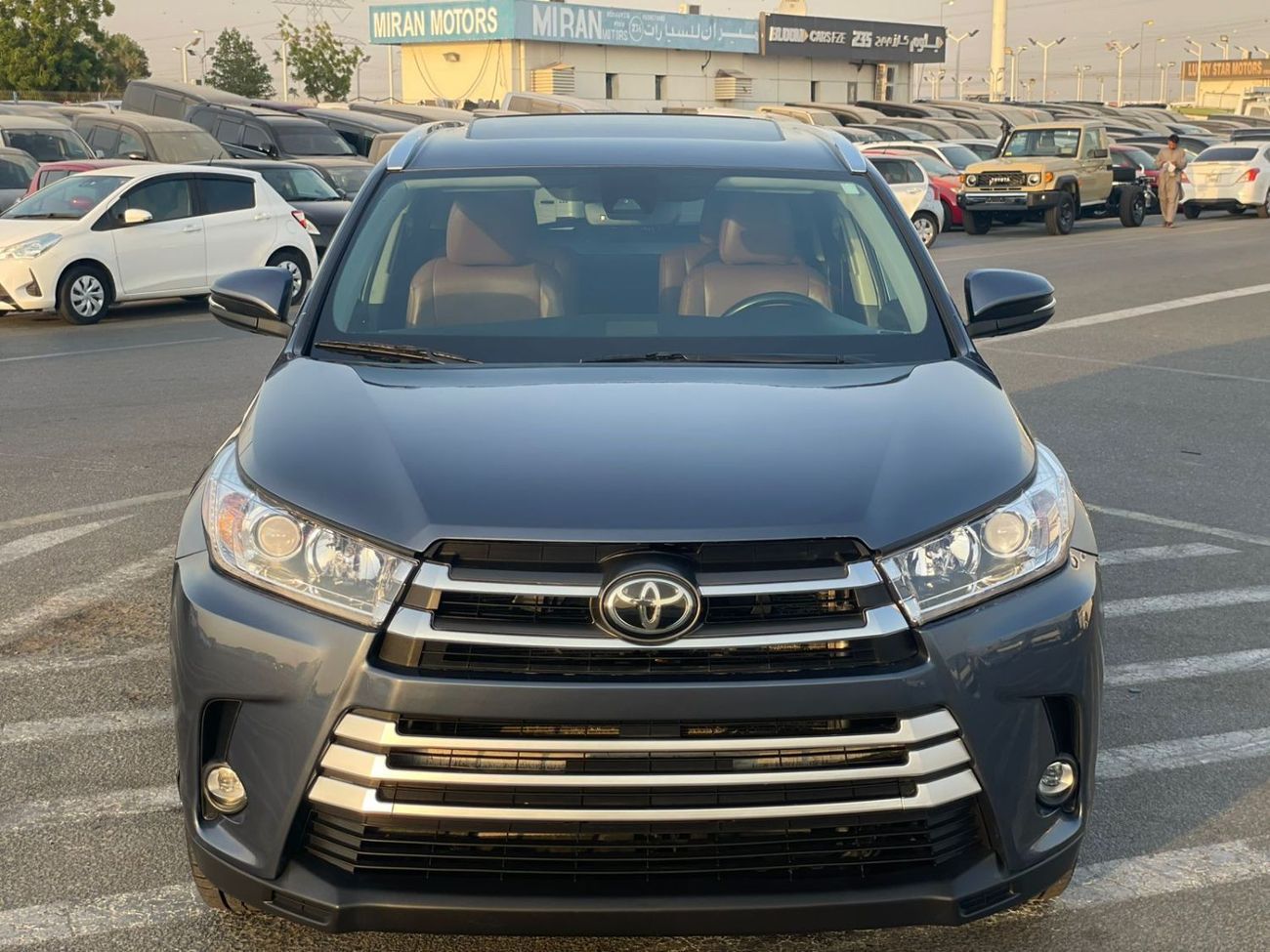 Toyota Highlander 2019 Toyota Highlander 3.5L V6 - Limited Edition Full Option 4x4 AWD - Inside Brown - Special Specs