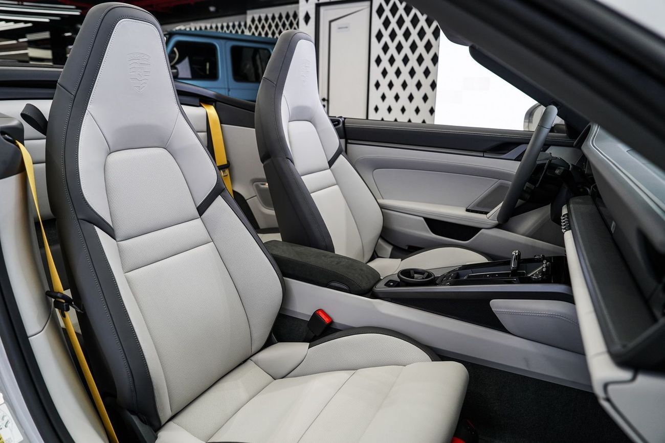 بورش 911 Carrera 3.0L (380 HP) Convertible