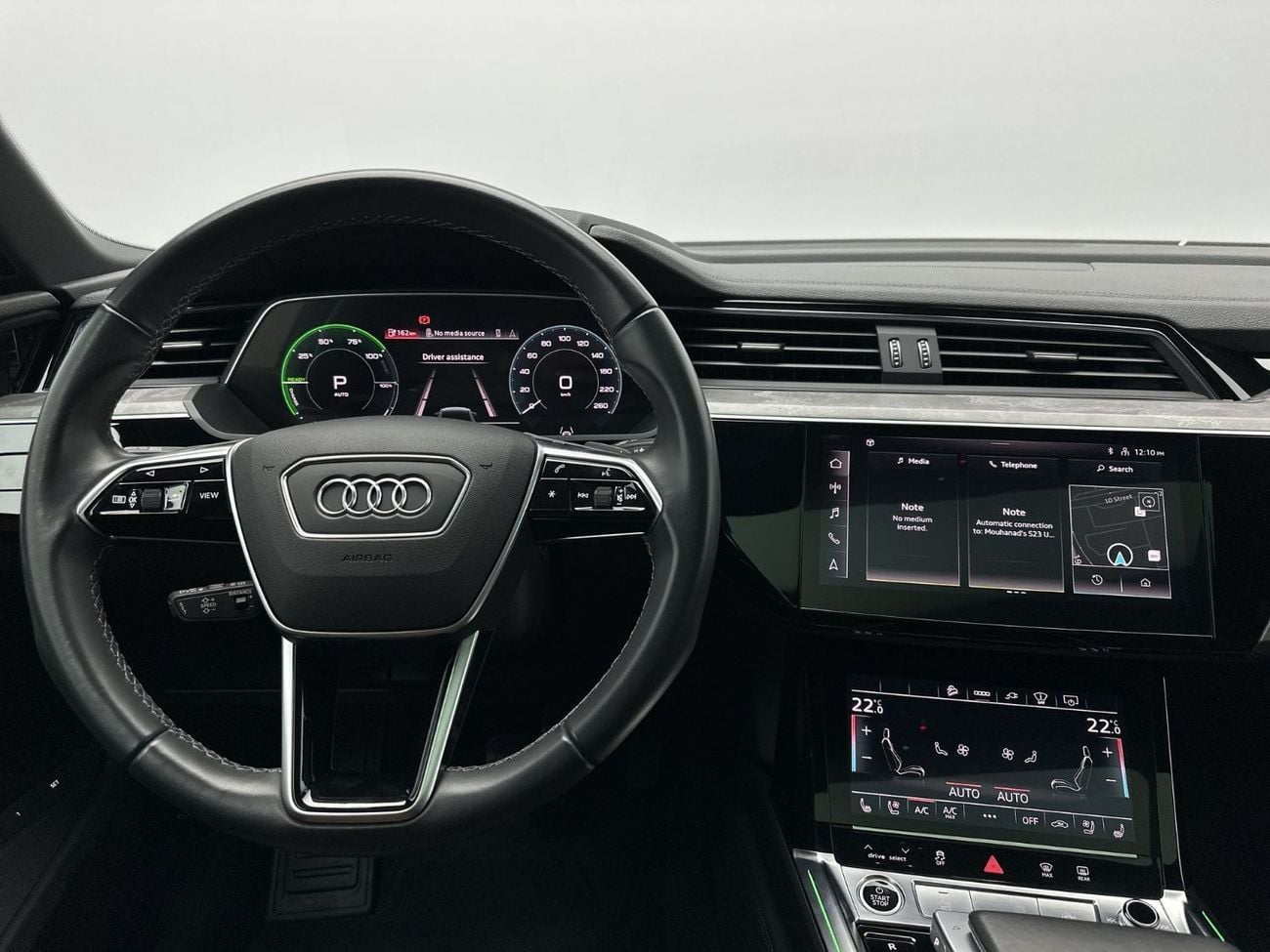 أودي Q8 إي ترون 55 quattro S Line Sportback 408hp Progress (Ref# 017547)