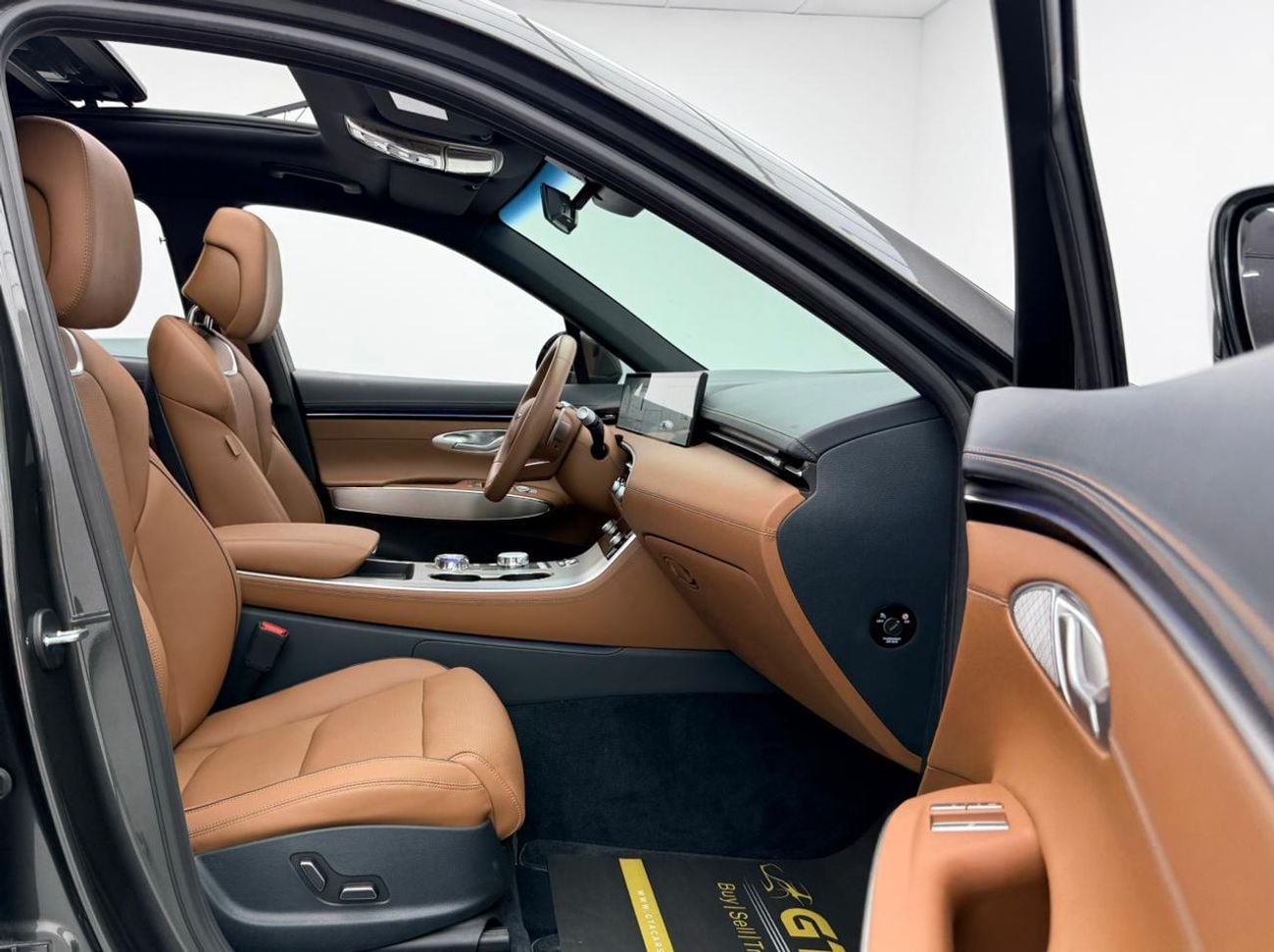 Genesis GV70 2025 Genesis GV70 Prestige+, 2030 Genesis Warranty + Service Pack, Full Genesis Service History, GCC