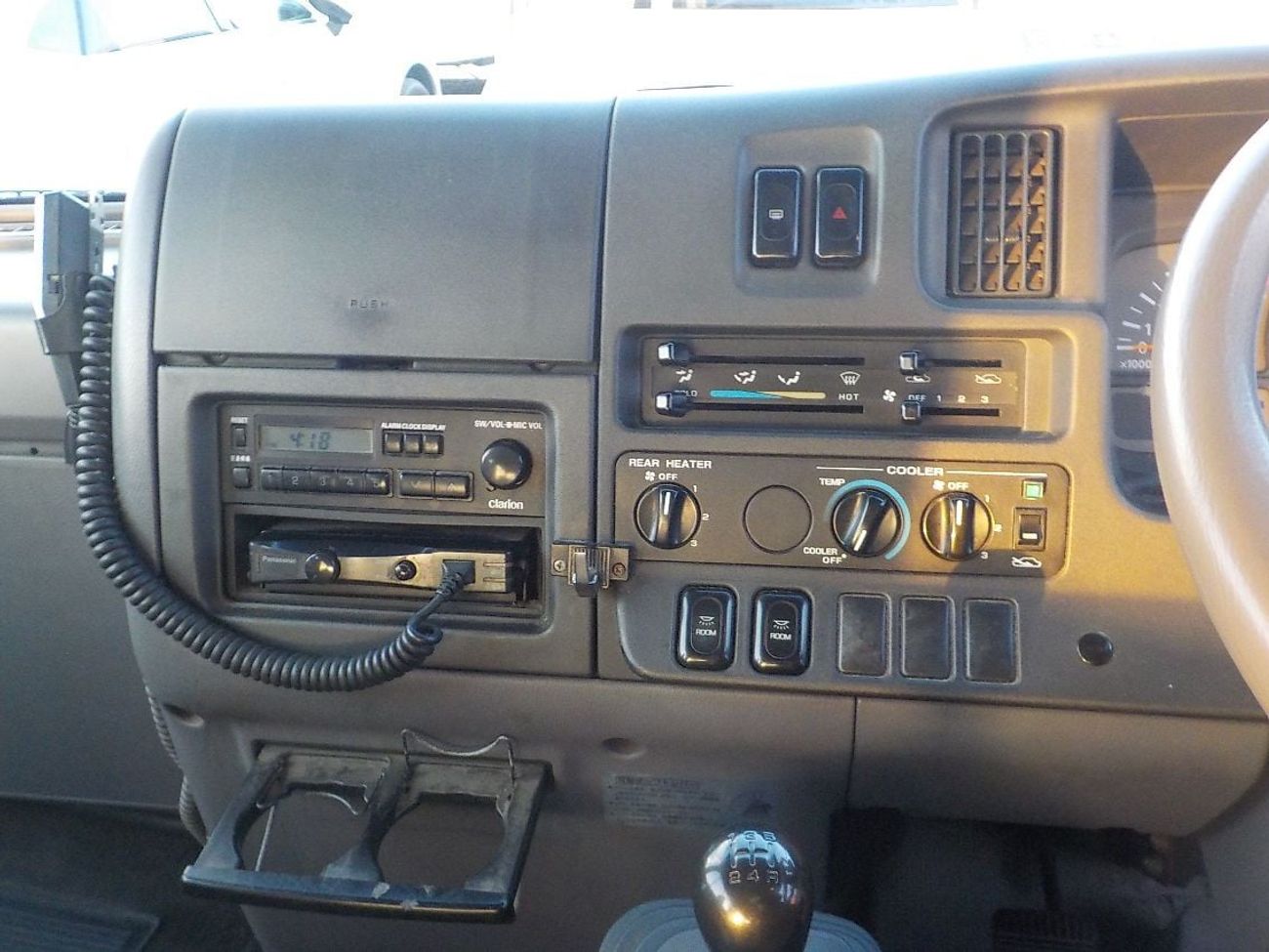 Nissan Caravan 4.2L V6 DIESEL /  2003/29SEAT/BHW41