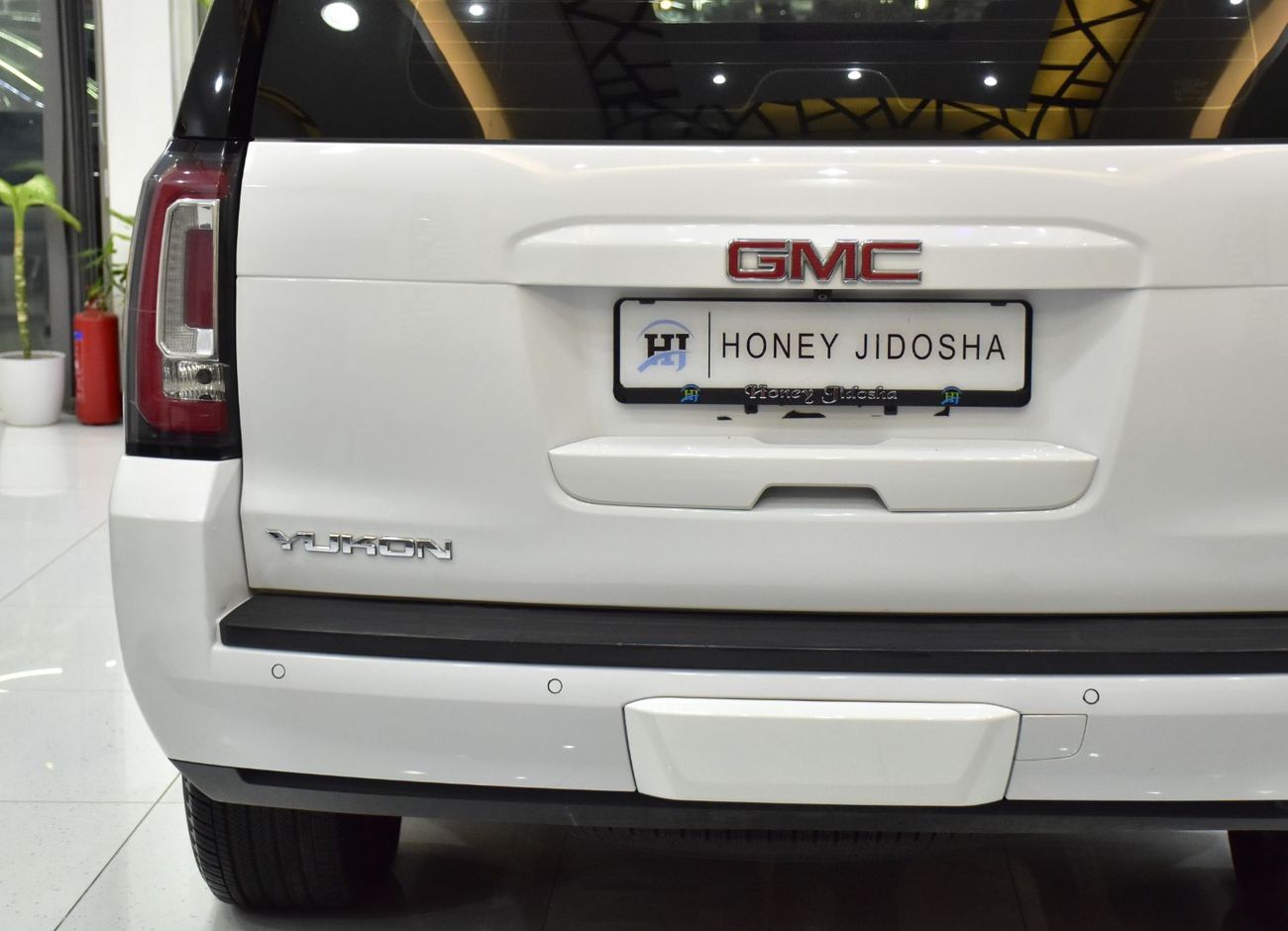 GMC Yukon EXCELLENT DEAL for our GMC Yukon SLE ( 2019 Model ) in White Color GCC Specs