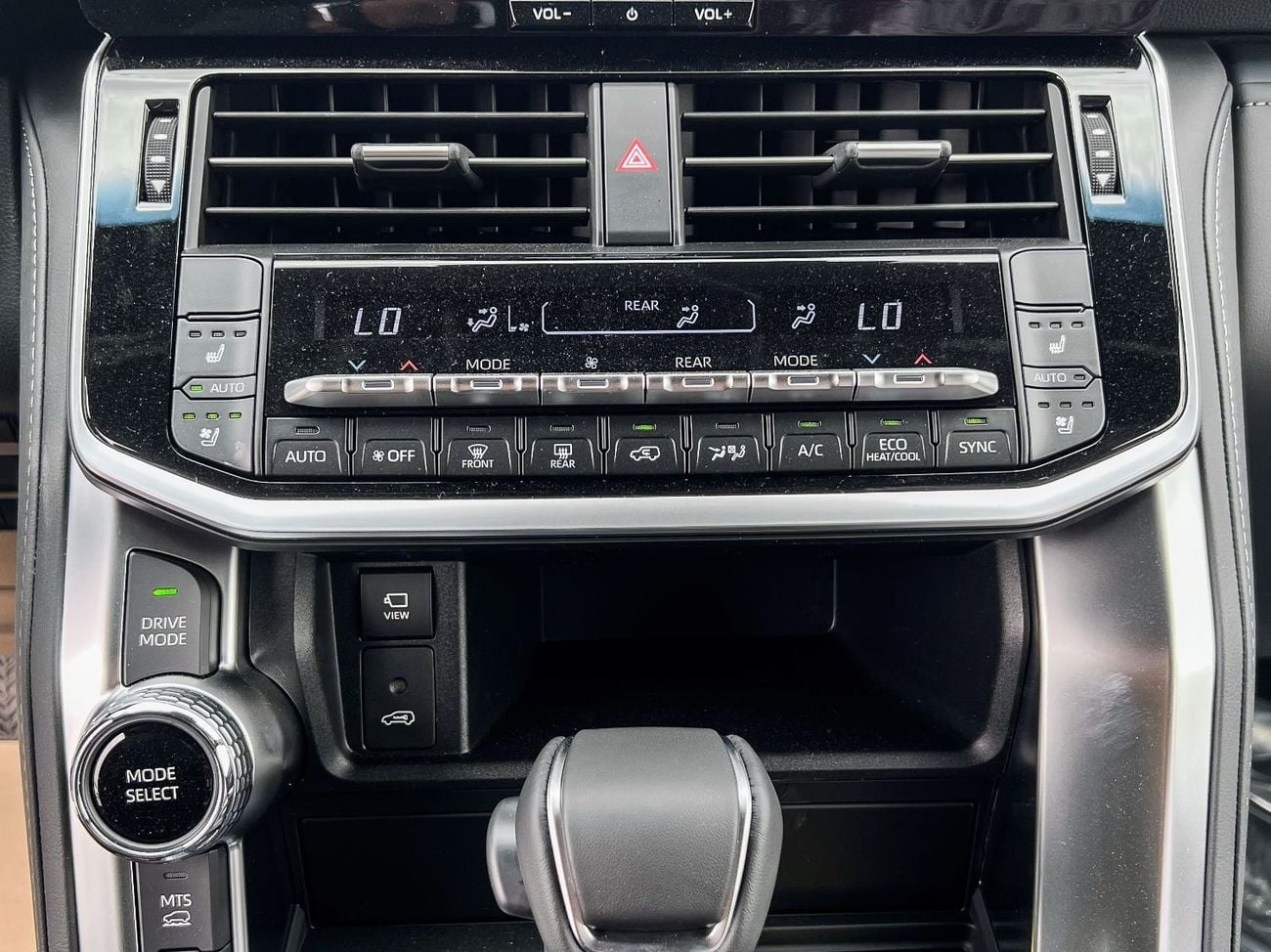 Toyota Land Cruiser EXPORT ONLY - Toyota LC300 3.5L VXR (GCC Specification)