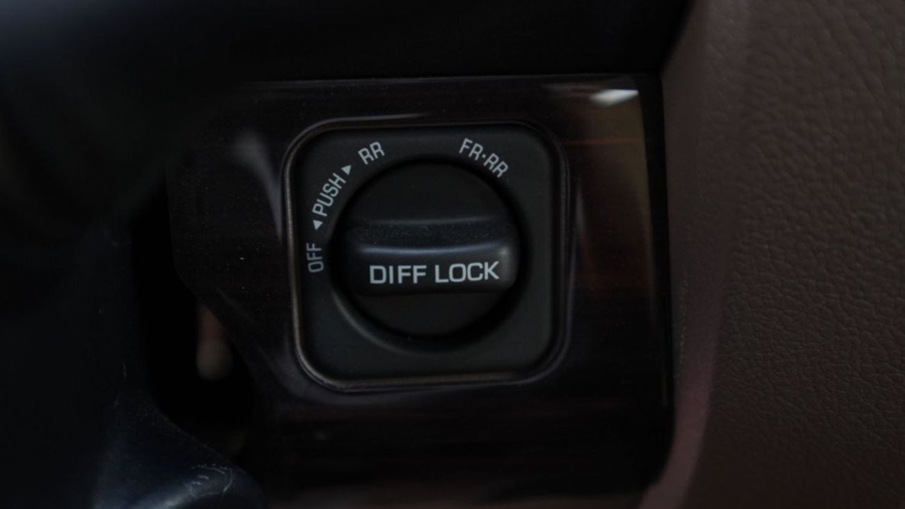 Toyota Land Cruiser Pick Up TOYOTA LC PICKUP SC 4.0L PETROL AUTOMATIC TRANSMISSION 2024 FULL OPTION WITH LED LIGHTS