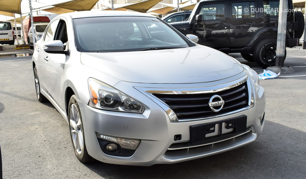 Nissan Altima . GCC specs. FiUll option. Very clean 3.5 SL