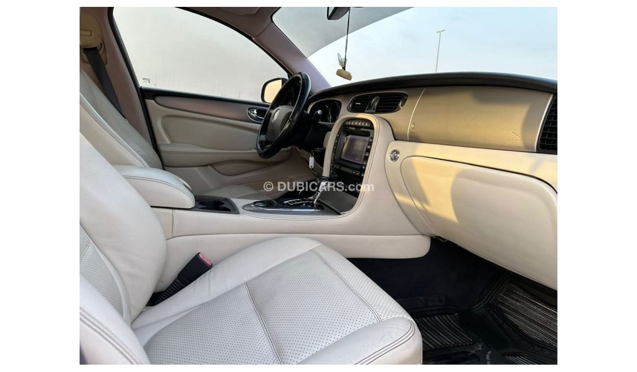 جاكوار XJR Jaguar xjr 2008 Price 35.000 Km 203000 V8 Supercharge Gcc specifications. Full options, perfect cond