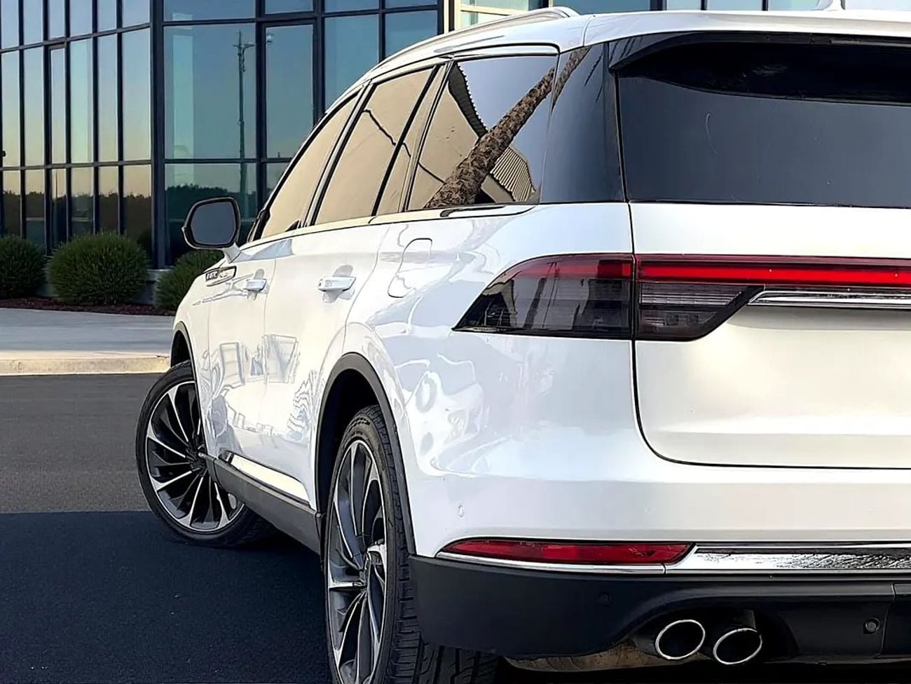 Lincoln Aviator 1139 P.M | Luxury - American Specs - GCC Resale | vip 6seats