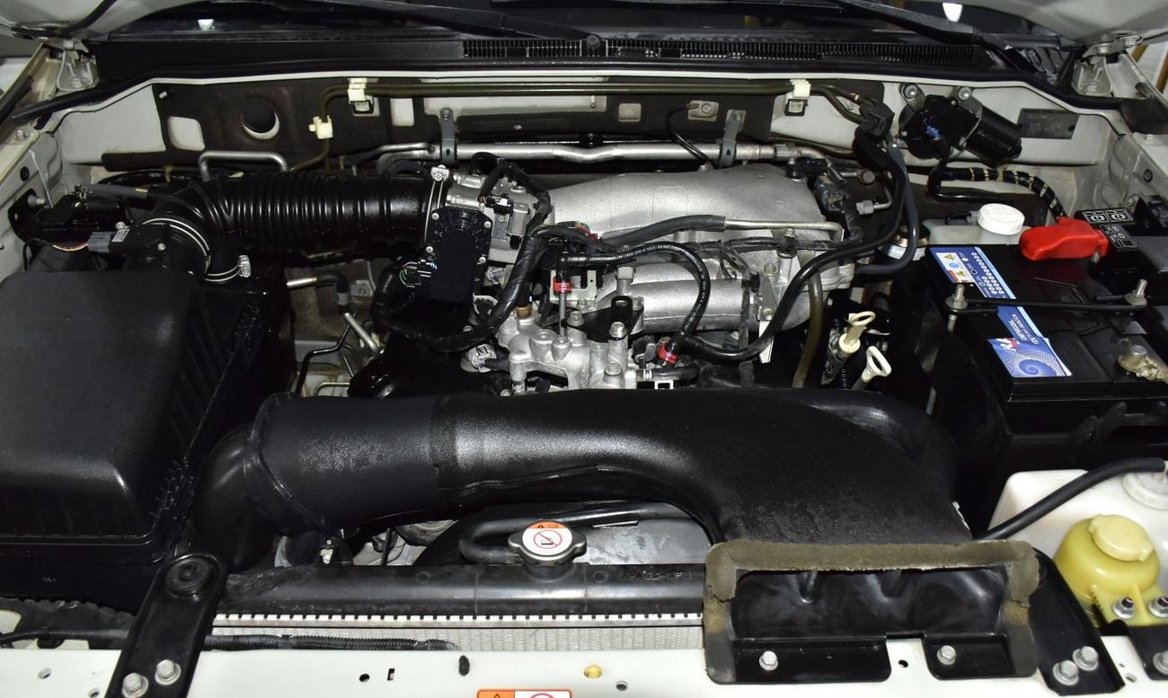 ميتسوبيشي باجيرو EXCELLENT DEAL for our Mitsubishi Pajero GLS ( 2017 Model ) in Golden Color GCC Specs