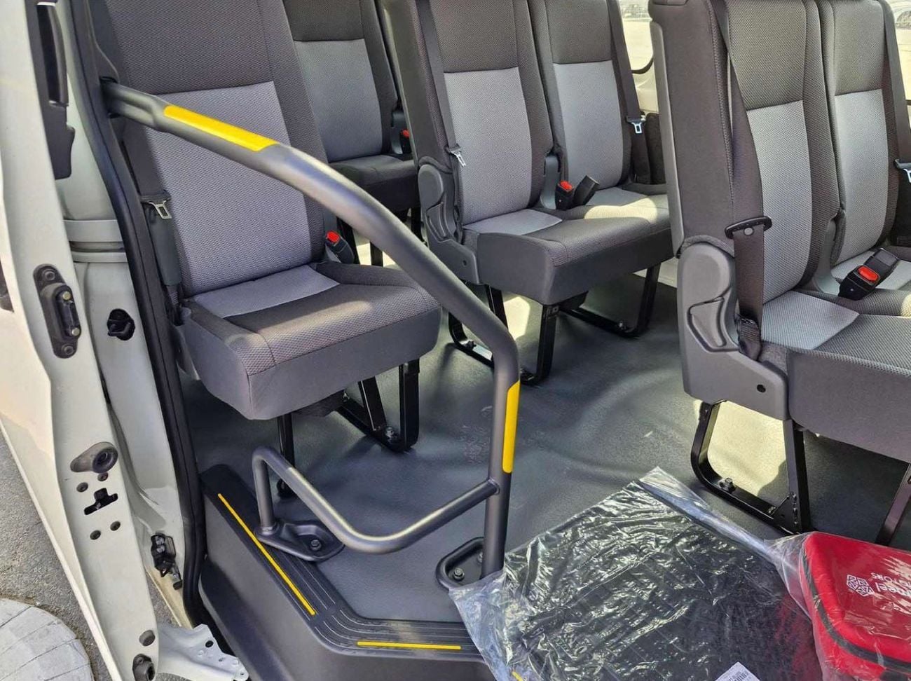 Toyota Hiace 2.8L DSL 13 SEATS HIGHROOF WITH SUNROOF AND DOOR HANDLE SAUDI SPECS