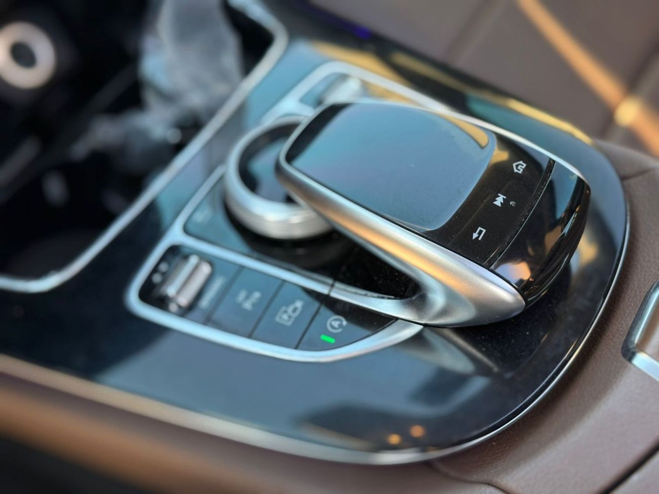 Mercedes-Benz E300 Premium 2.0L