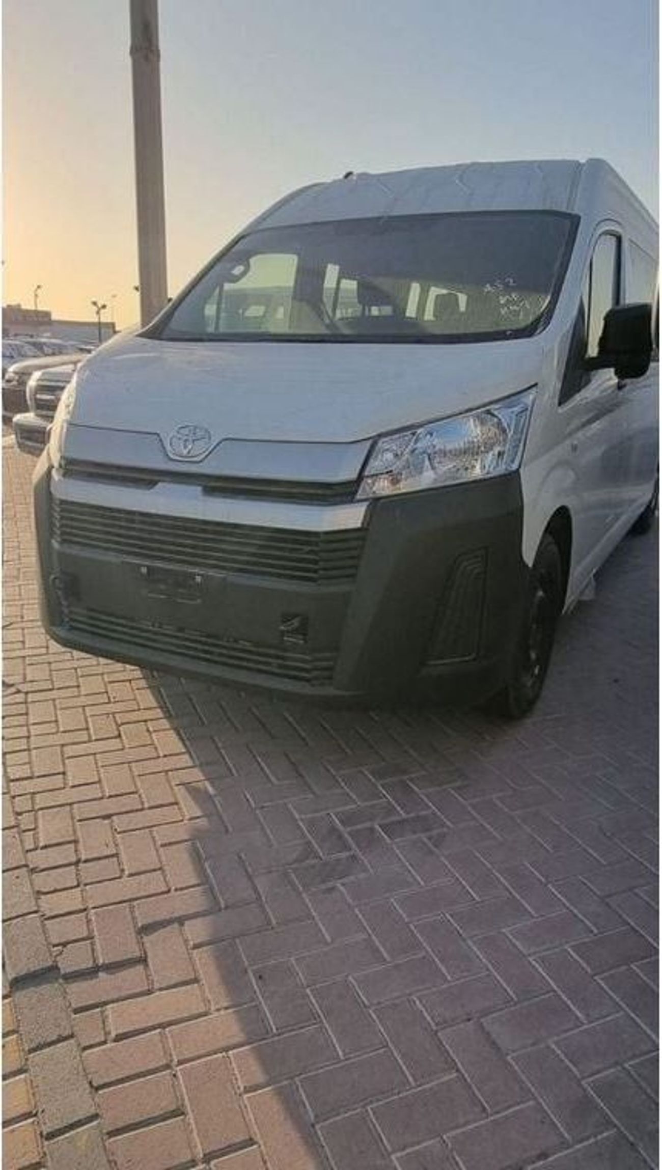 تويوتا هاياس TOYOTA HIACE HIGHROOF 2.8L DIESEL M/T 2025
