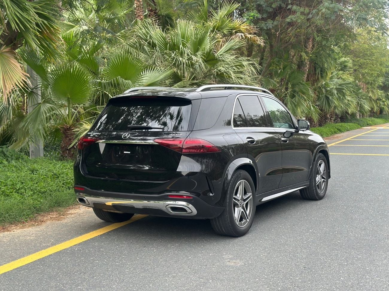 مرسيدس بنز GLE 300 GLE 300d 4MATIC | 2025 Diesel | 2.0L 4-cylinder 270 HP | Low Mileage | Like New