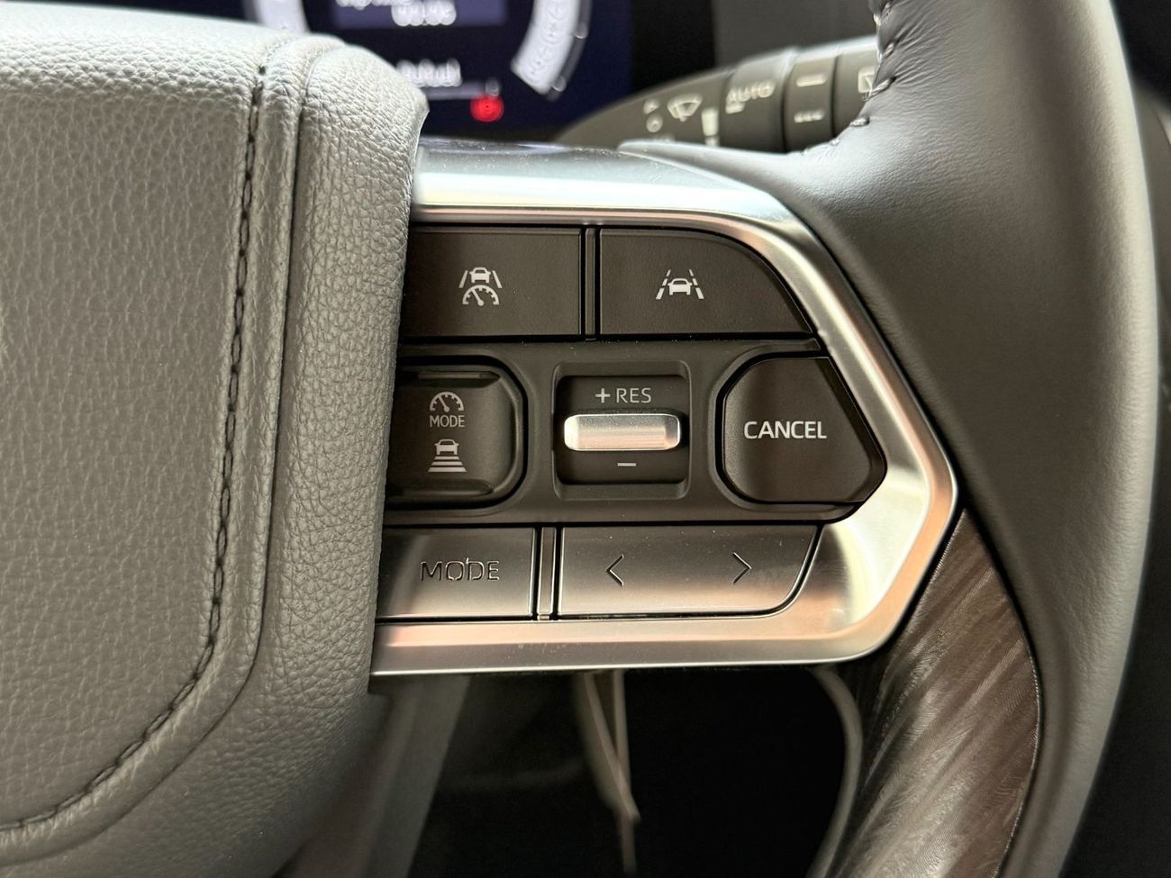 تويوتا لاند كروزر VXR 3.5 HYBRID TWIN TURBO **التصدير فقط خارج الخليج**EXPORT ONLY**