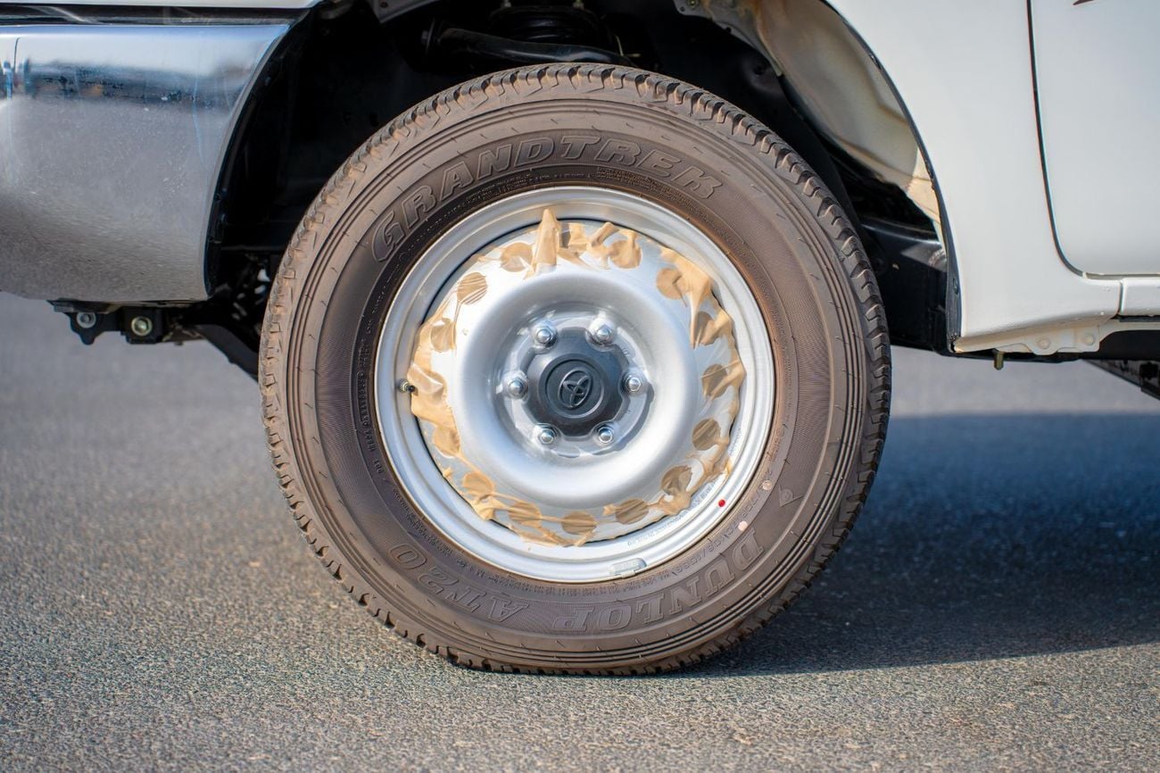 Toyota Hilux GL 2.4L DSL M/T 4X4 // 2026 // STD OPTION WITH POWER WINDOWS // SPECIAL OFFER // BY FORMULA AUTO //