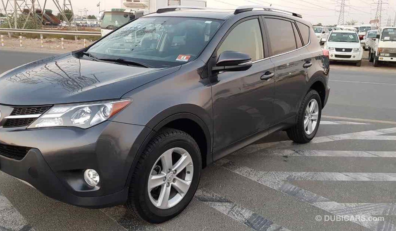 Toyota RAV4 XLE AWD very nice clean from inside and out side