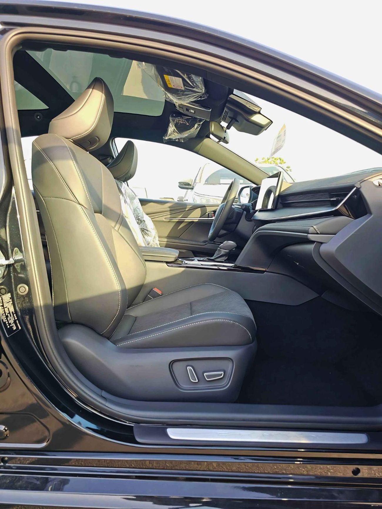 تويوتا كامري S SPORT /  2.0L V4 PETROL /  PWR SEATS WITH HEADUP DISPLAY / PANORAMIC ROOF (CODE # 69063)