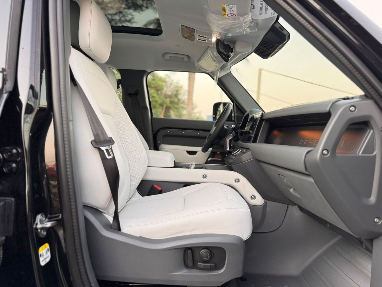 Land Rover Defender P400 110 X-Dynamic HSE 3.0L (5 Seater)