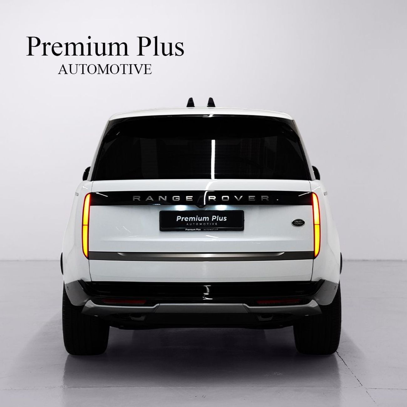 Land Rover Range Rover HSE P530 4.4L 2023 Range Rover Vogue, 2027 Range Rover Warranty, Excellent Condition, GCC