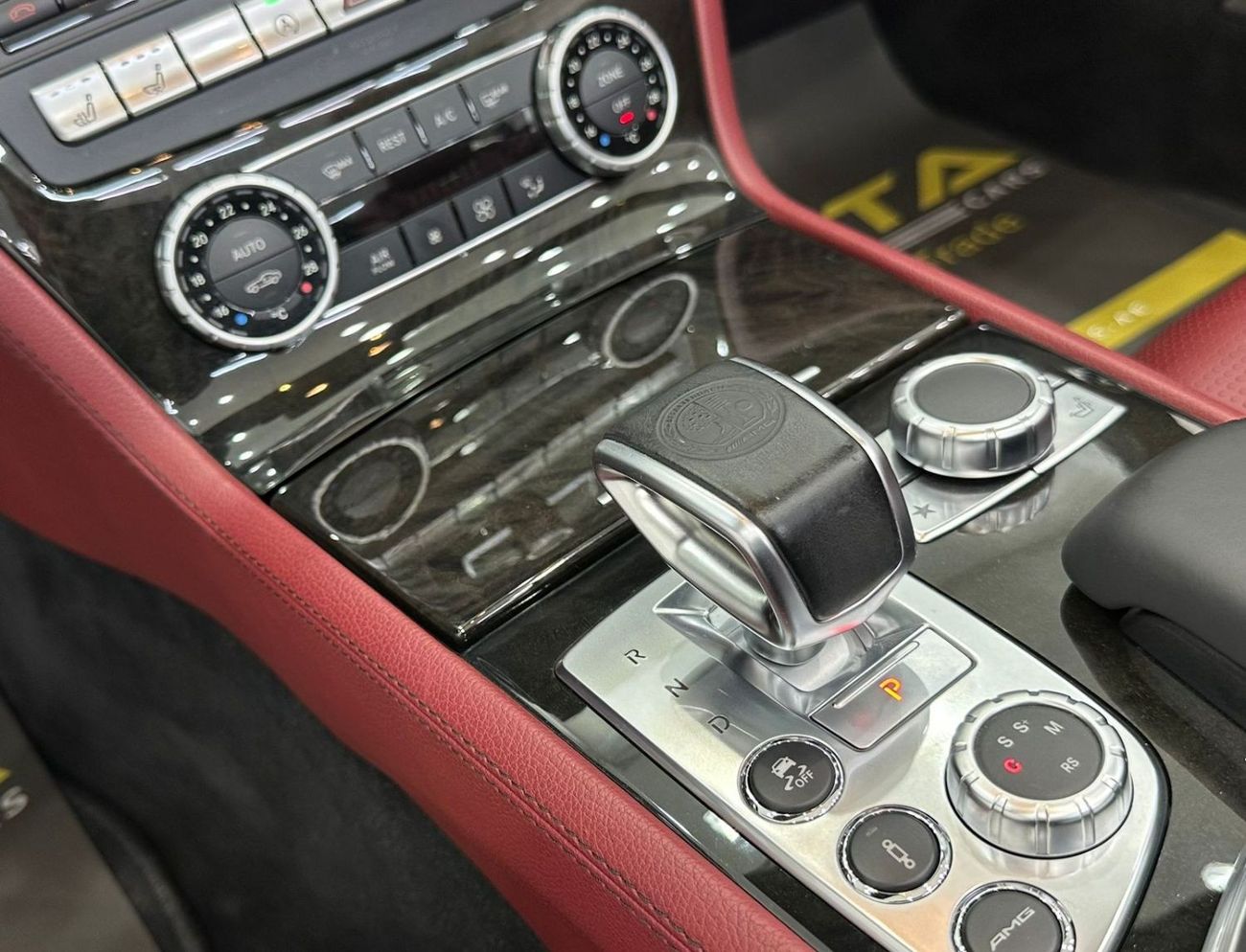 Mercedes-Benz SL 63 AMG Std 2015 Mercedes SL63, Full Gargash Service History, GCC