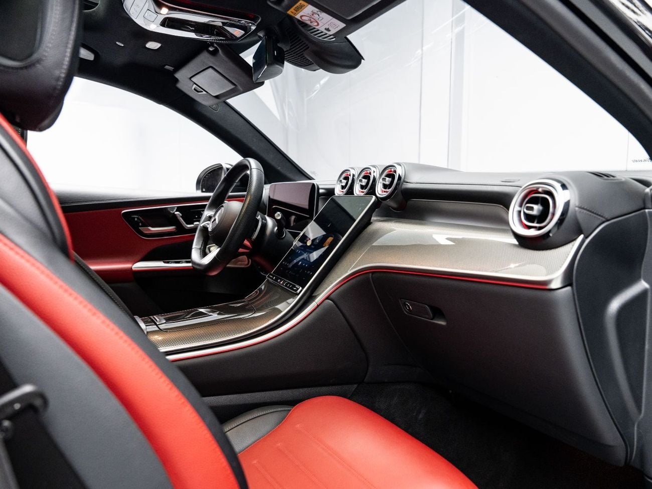 Mercedes Benz GLC200 PREMIUM PLUS BUY NOW, PAY 2027 | THE BLACKLINE STANDARD | Mercedes Warranty + Service Contract, GCC