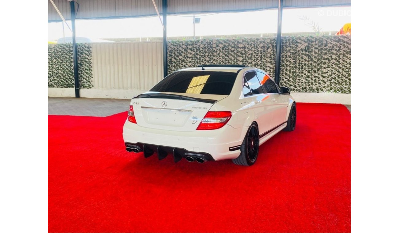 مرسيدس بنز C 63 AMG السياره بحاله جيده جدا لا تحتاج إلى أي مصاريف