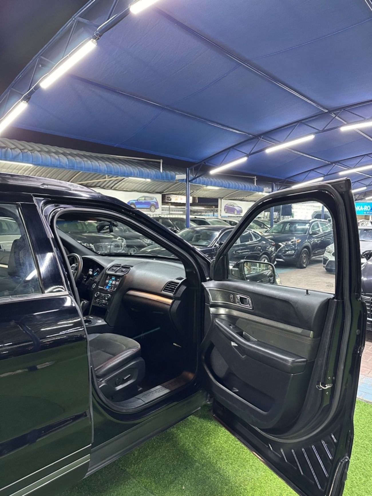 فورد اكسبلورر سبورت تراك فورد اكسبلورر بحالة جيدة. 2019 بمحرك 2.3 تيربو 4wd عداد 72000 كم 7 مقاعد على بانورا