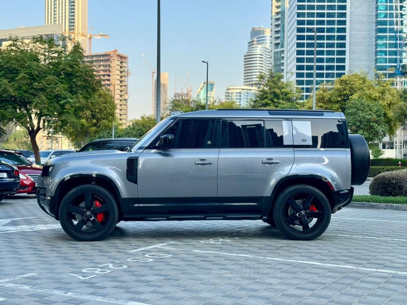 Land Rover Defender P400 110 First Edition 3.0L (7 Seater)