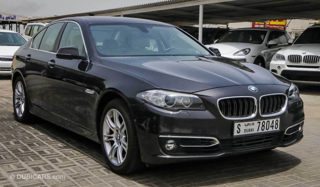 BMW 528i XDrive - Lady Driven