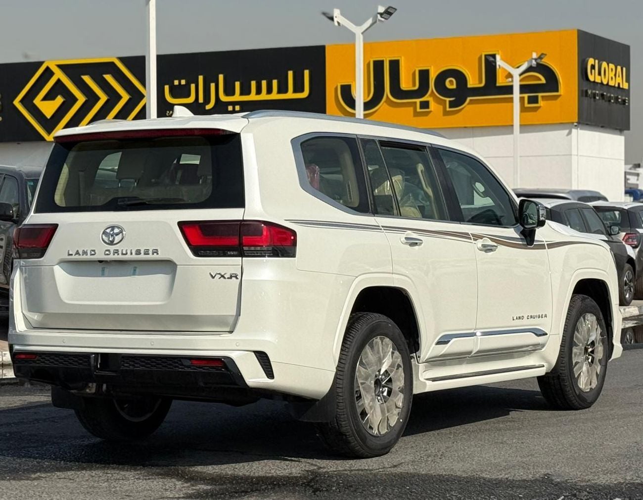 Toyota Land Cruiser VXR 4.0L V6 White 2026 GCC Omani
