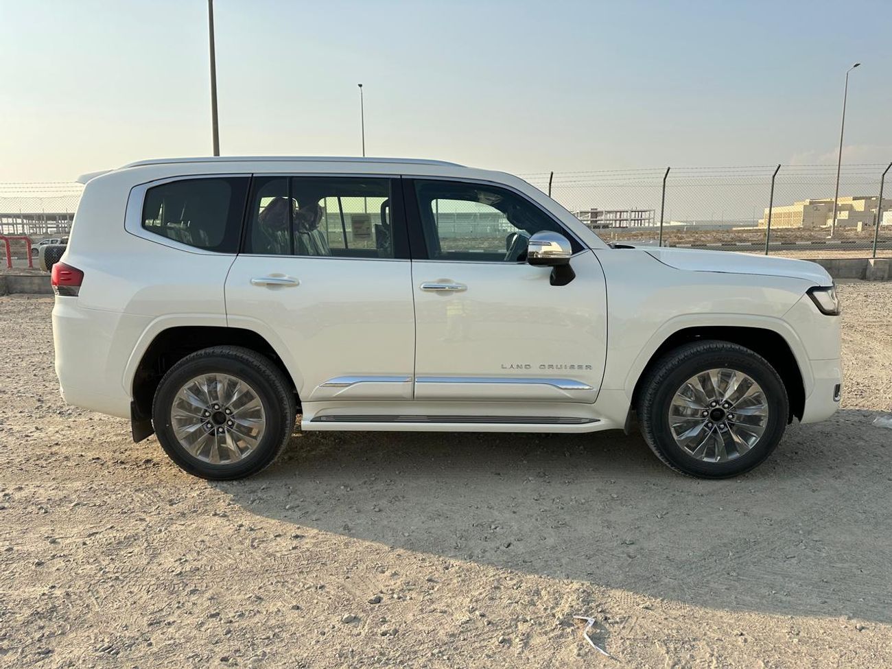 تويوتا لاند كروزر Toyota Land Cruiser VX 3.5L 2026 TT With Radar (Export Only)