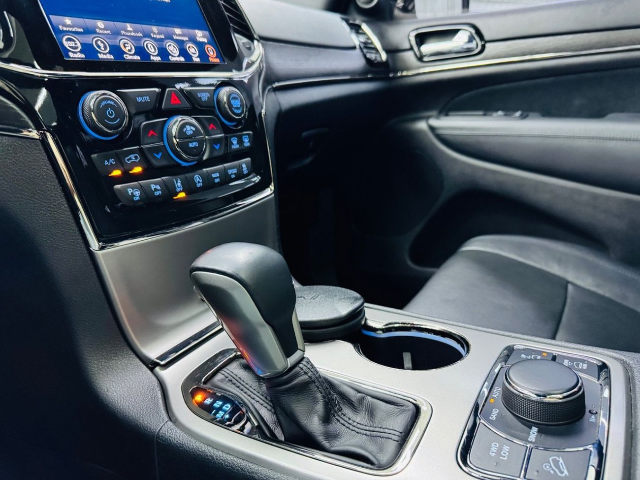 جيب جراند شيروكي Overland 3.6L