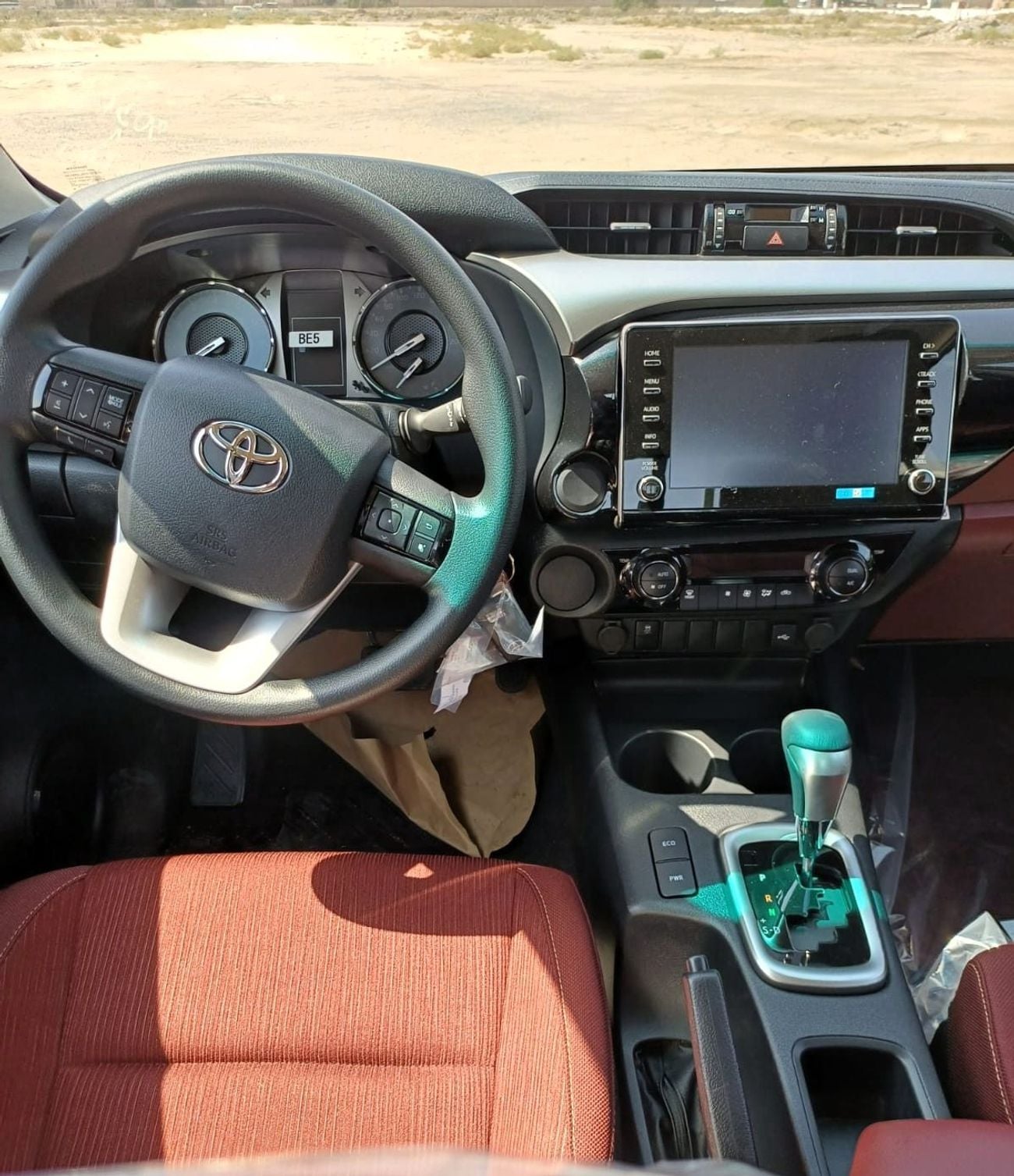 Toyota Hilux SR5 Toyota Hilux SR5 D.C 2.7L Petrol A/T 4*4 GCC White Color 2026 Model