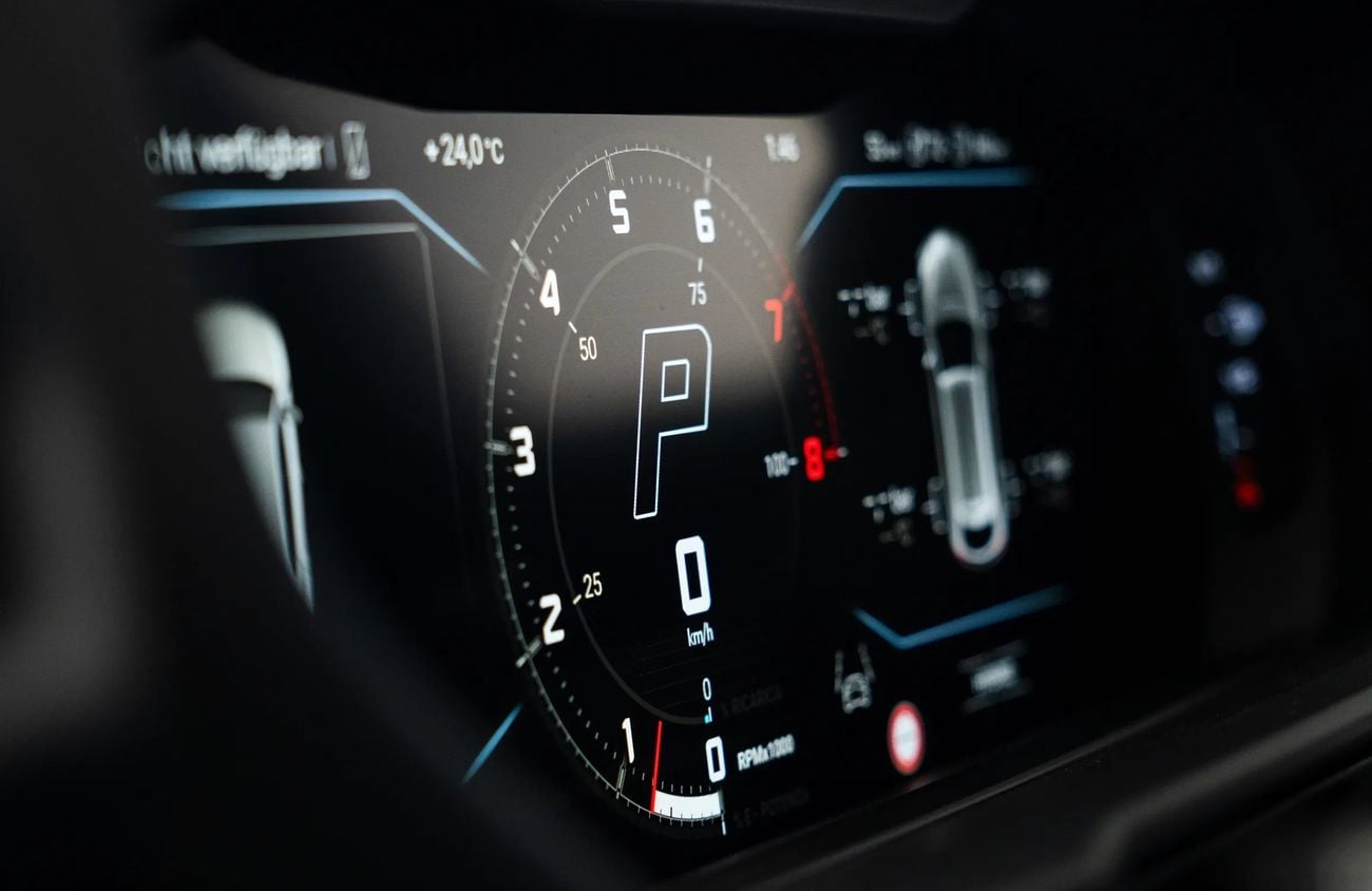 لامبورغيني اوروس 4.0L V-8 Twin-Turbocharged Engine + eMotor