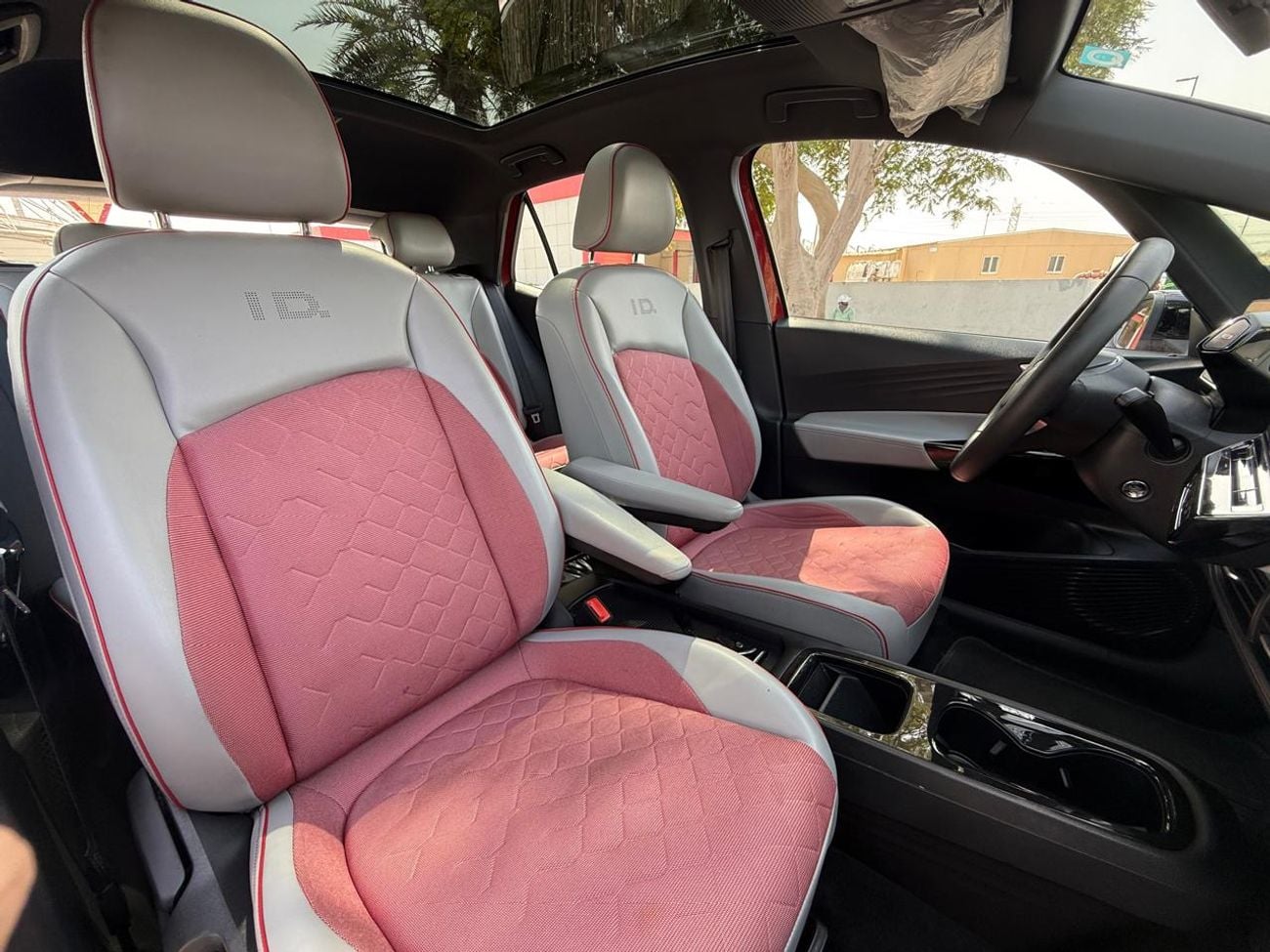 Volkswagen ID.3/Life TECH (NON GCC) VOLKSWAGEN ID3 VERY AMAZING COLOUR