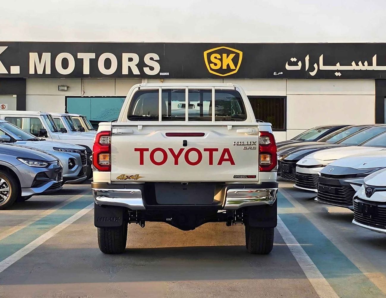 تويوتا هيلوكس SR5 WIDE BODY WITH HUK / 2.4L DIESEL A/T / REAR CAMERA / 4WD (CODE # HLD5J)