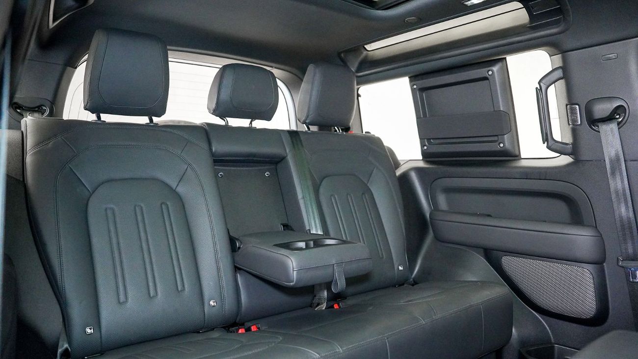 لاند روفر ديفندر P400 90 X-Dynamic HSE 3.0L (5 Seater) | AED 4,429 PM | Warranty February 2027 | GCC