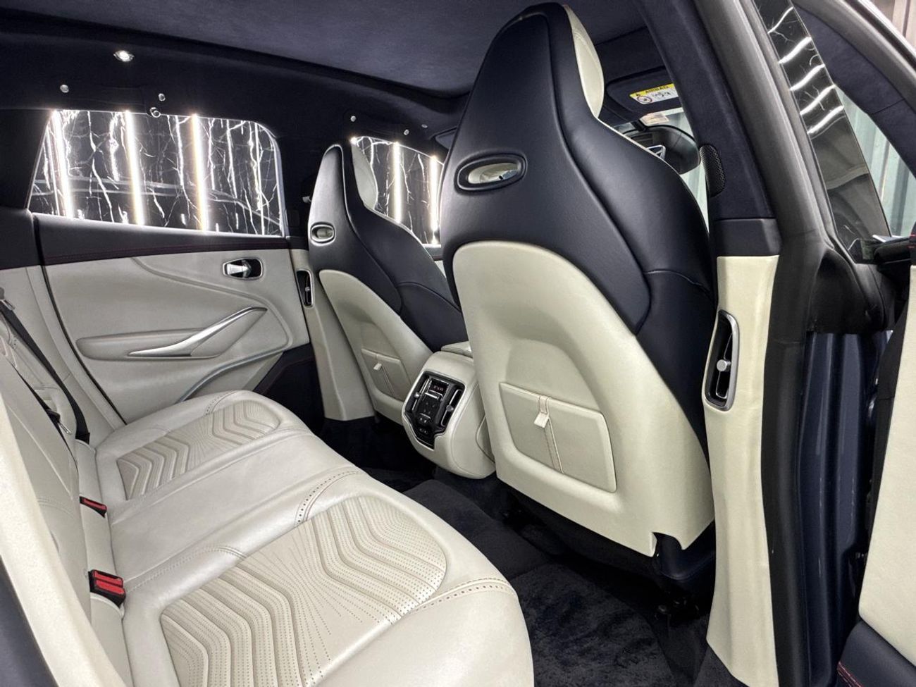 Aston Martin DBX 2021 Aston Martin DBX 505, Feb 2027 Aston Martin Warranty, Fully Loaded, Very Low Kms, GCC