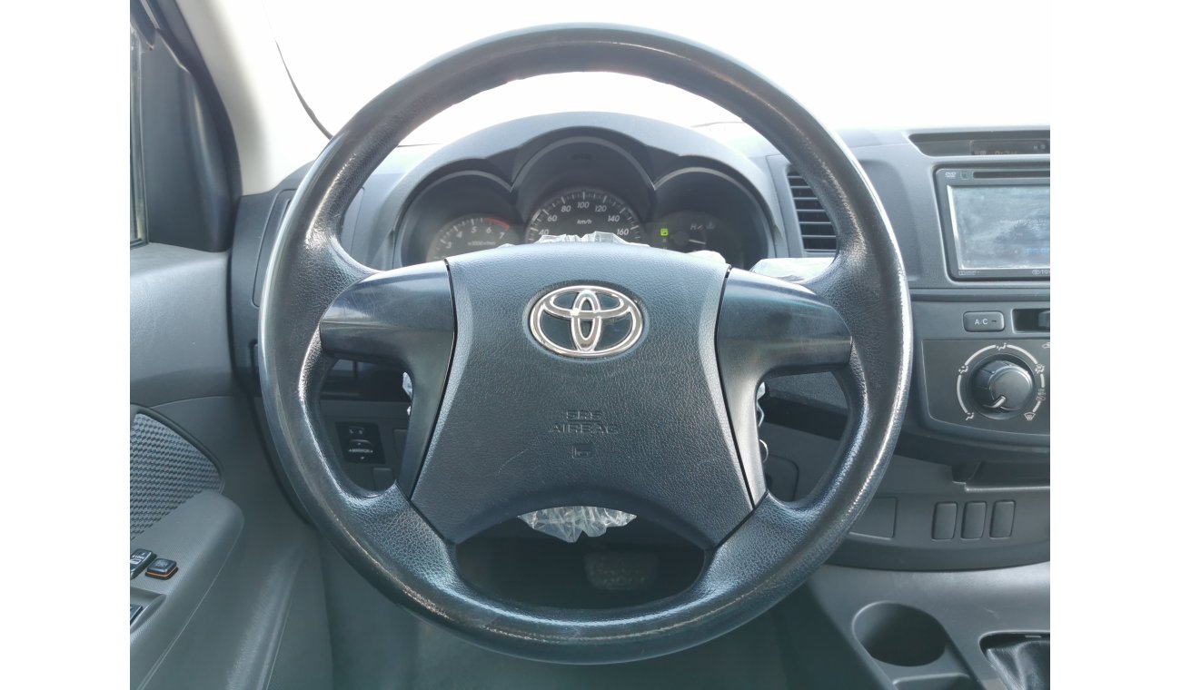 Toyota Hilux 2.7L PETROL, 15" TYRE, DIGITAL CLOCK, XENON HEADLIGHTS (LOT # 8502)