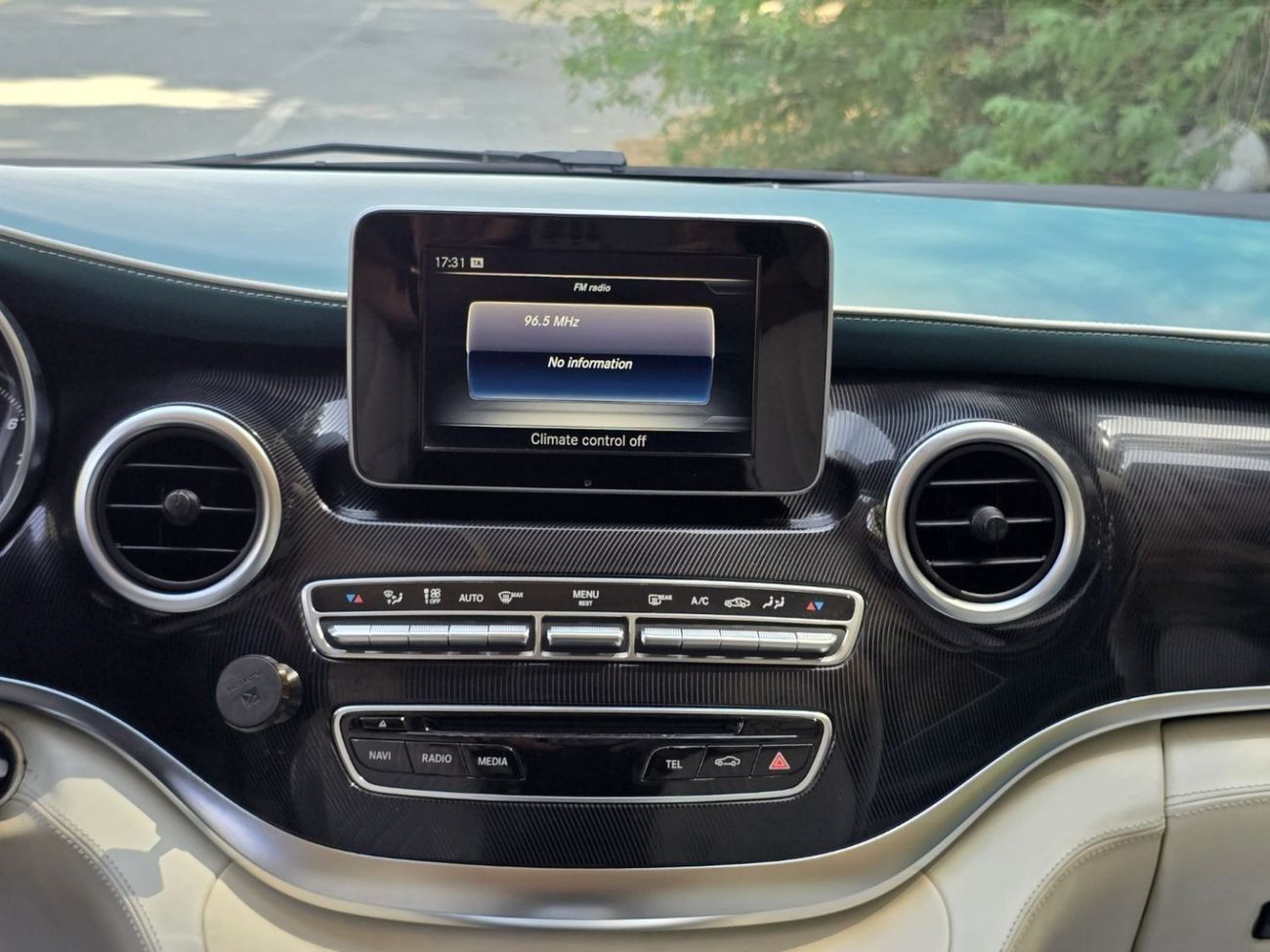 Mercedes-Benz V 250 Std 2.1L MERCECES V-250 2017 GCC VIP SEATS // PERFECT CONDITION