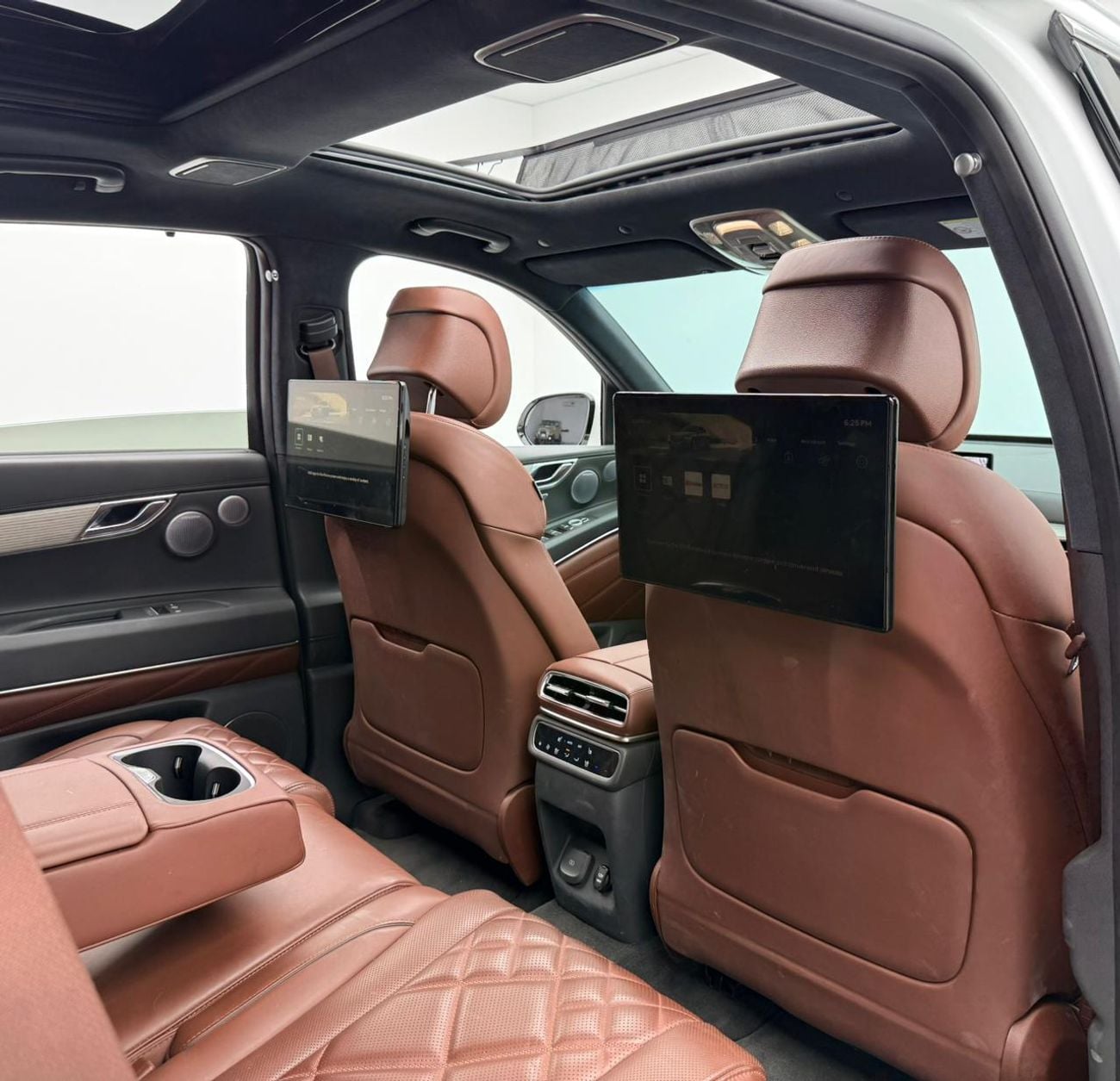 جينيسس GV80 Royal 3.5L AWD 2025 Genesis GV80 Royal, 2030 Genesis Warranty + Service Pack, Very Low Km, 7 Seater,
