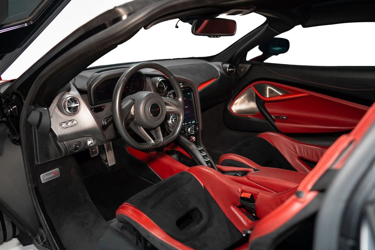 McLaren 720S 2018 MCLAREN 720S | FULL CARBON EXTERIOR | CARBON CERAMIC BRAKING SYSTEM | JAPANESE SPECS