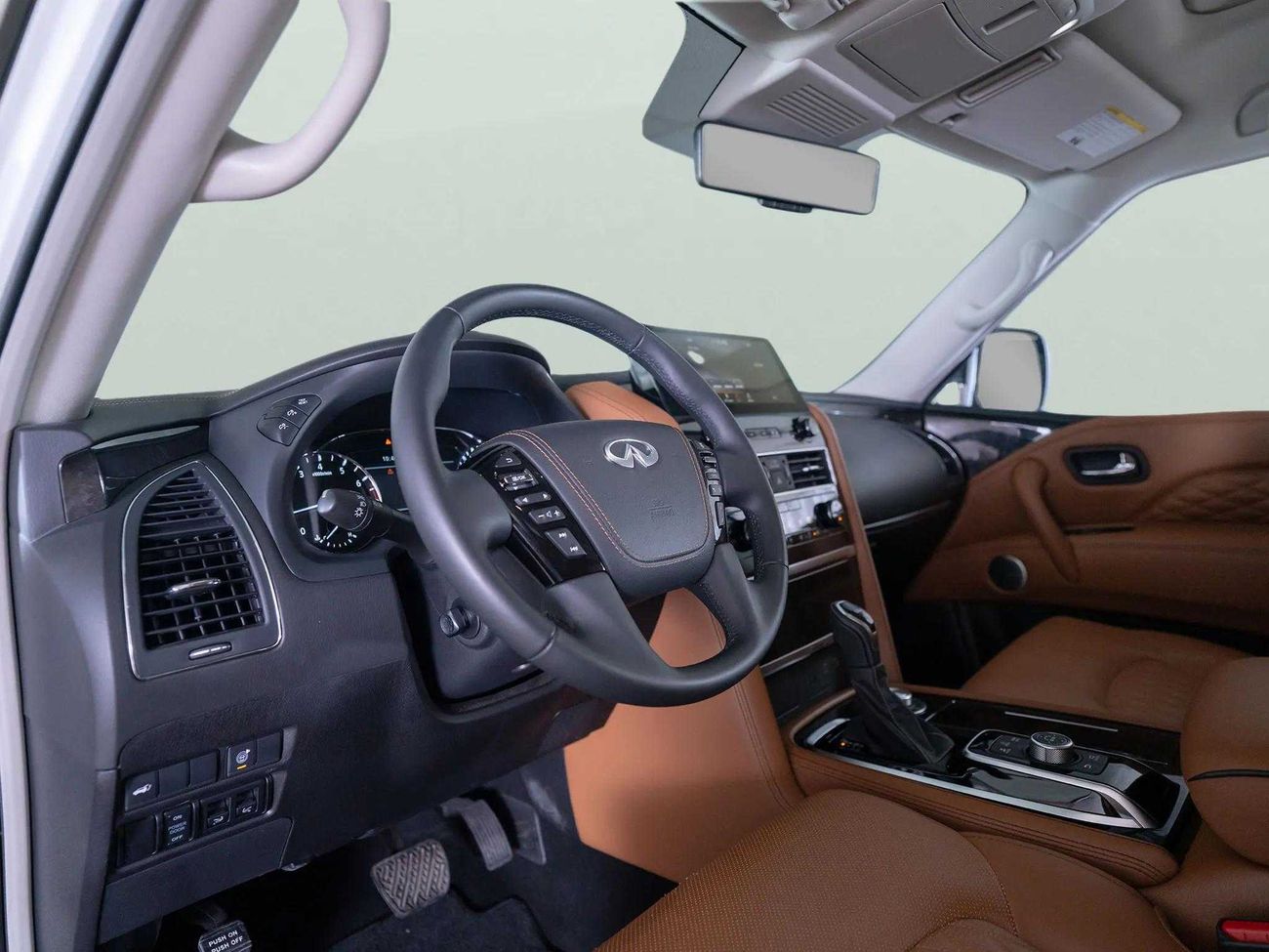 Infiniti QX80 LUXE 5.6