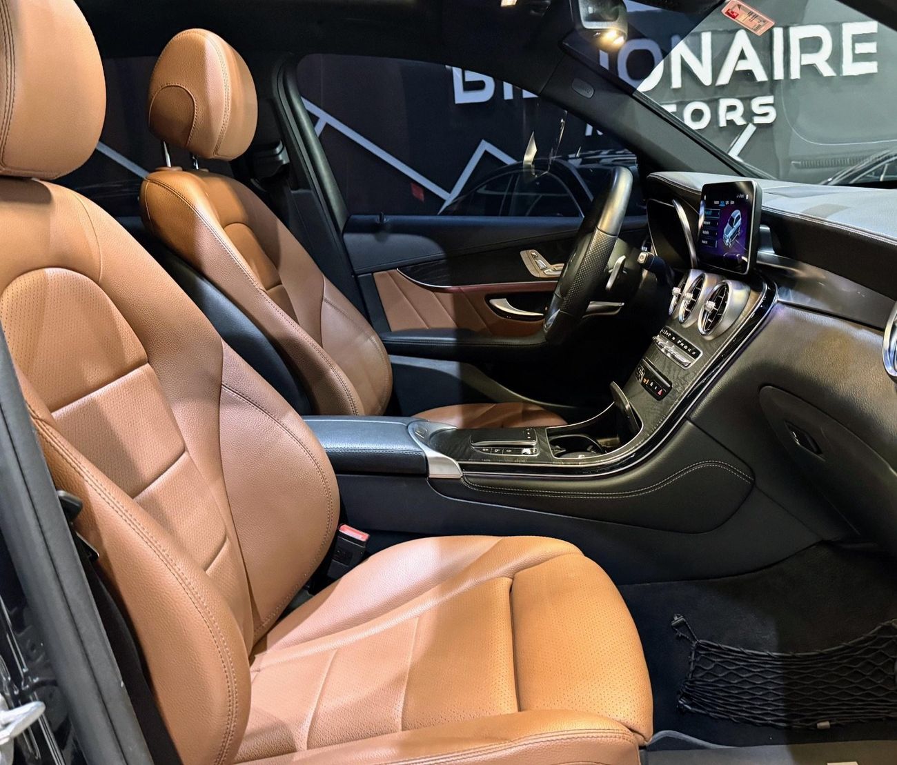 مرسيدس بنز GLC 200 Premium + 2.0L