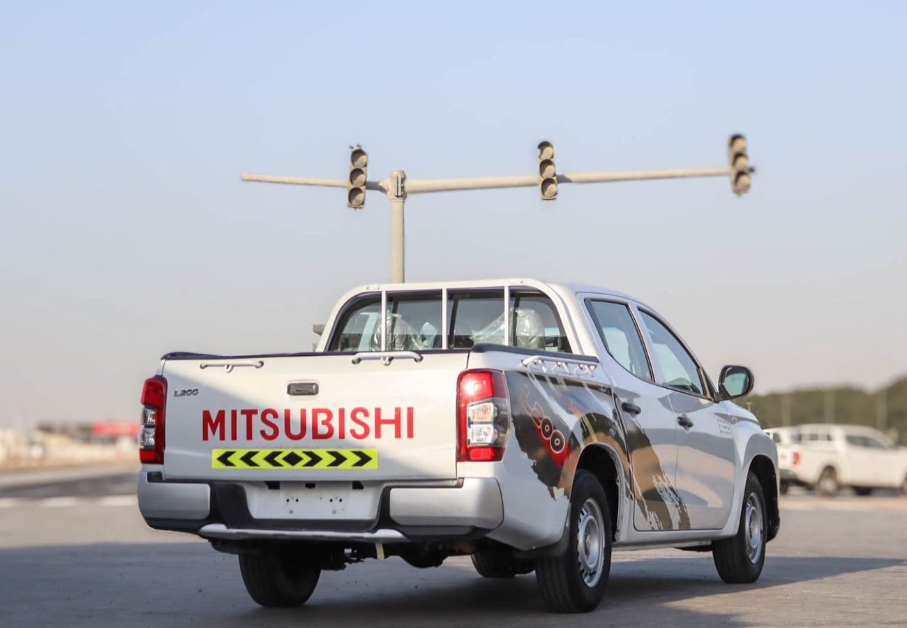 Mitsubishi L200 GL 2.4L (128 HP) Double Cab Utility Mitsubishi L200 2.4 L RWD 2020 GCC accident-free in excellent co