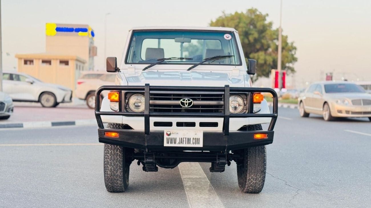 Toyota Land Cruiser Pick Up SINGLE CABIN | RHD | BULL BAR | 4.2L DIESEL ENGINE | MANUAL TRANSMISSION | 1995